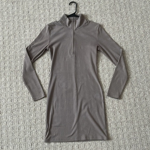 Aritzia Sunday Best Taupe Gray Beige Half-Zip Mock neck Long Sleeve Mini Dress M - Picture 4 of 10